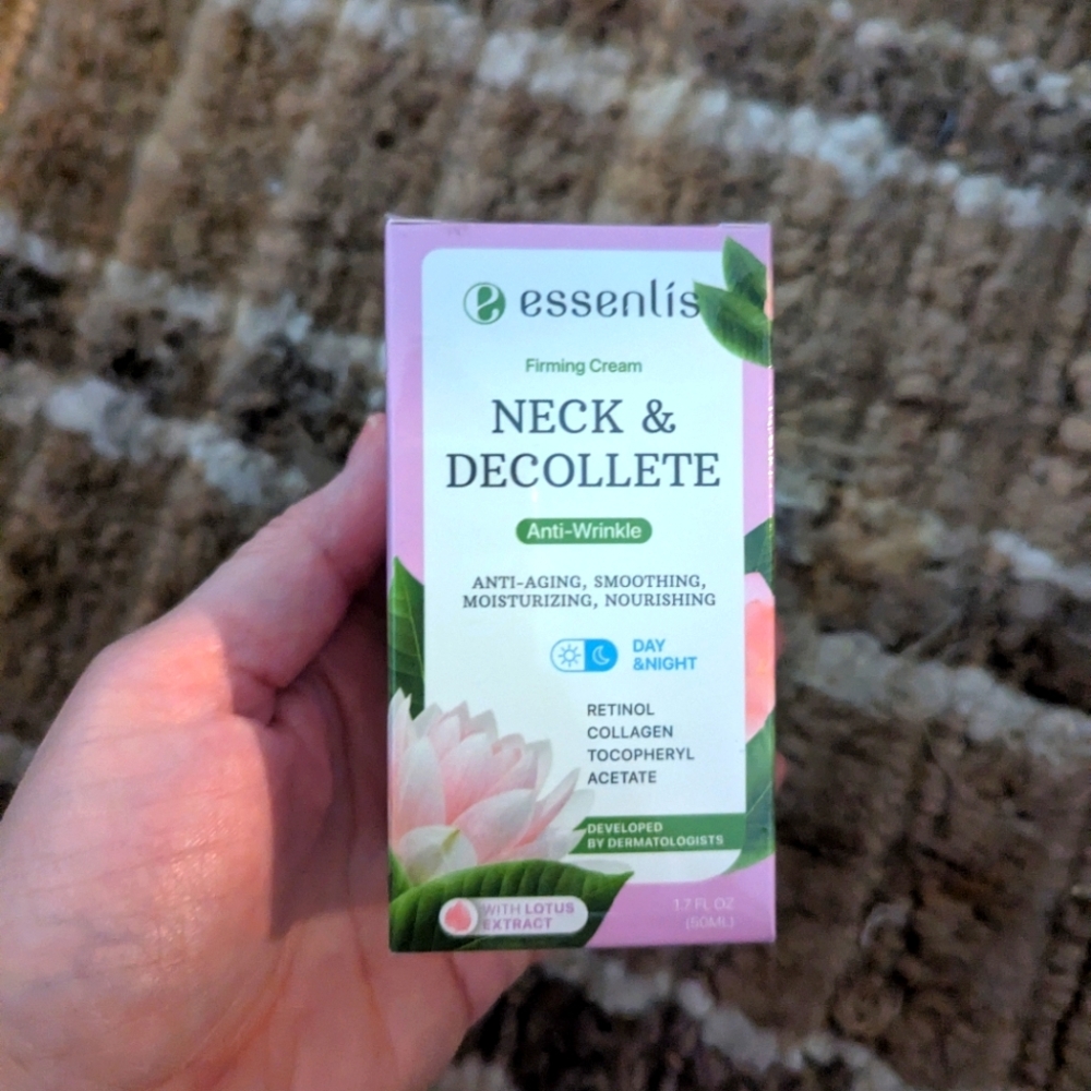 Essenlis Neck & Decollete Firming Cream